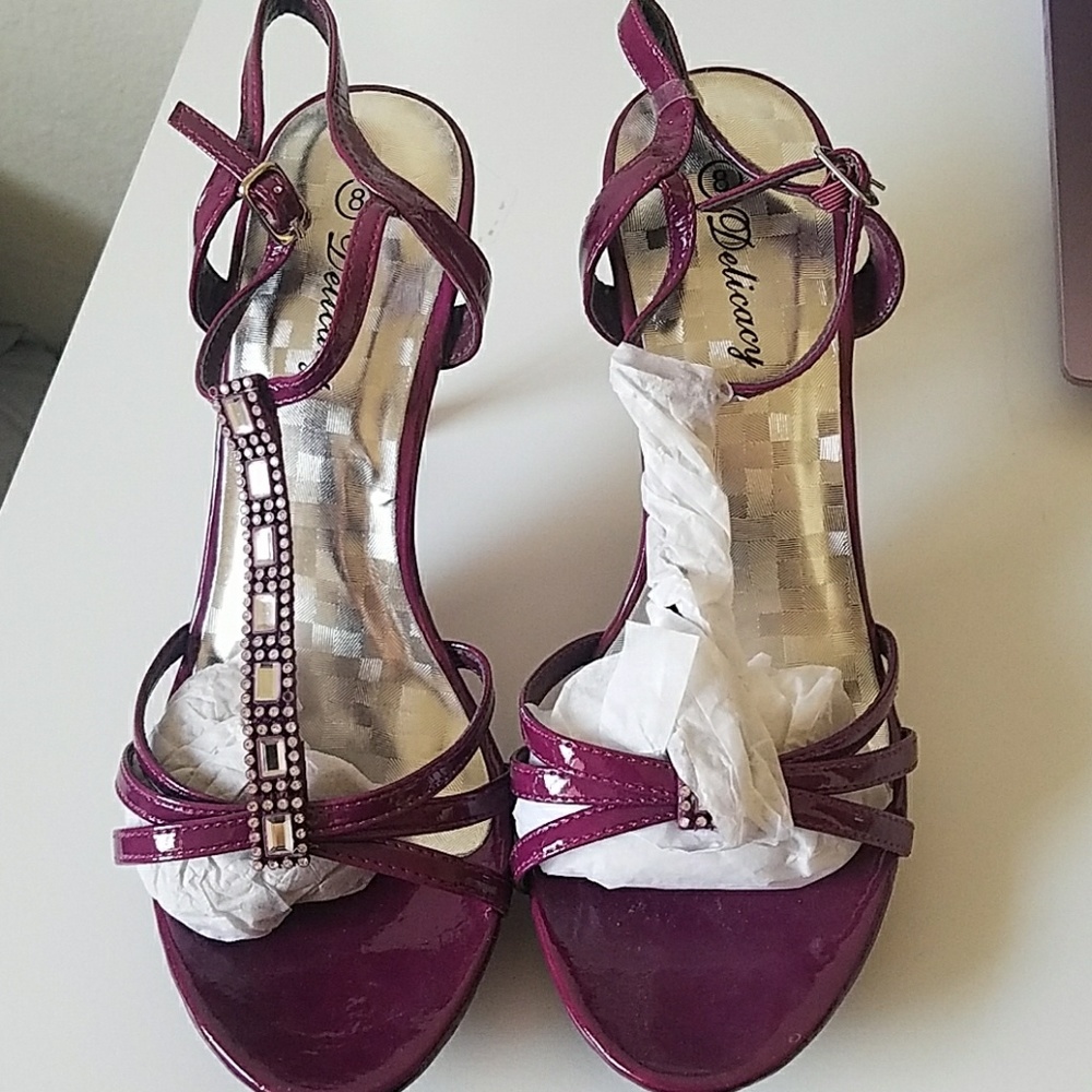 Open toe pumps